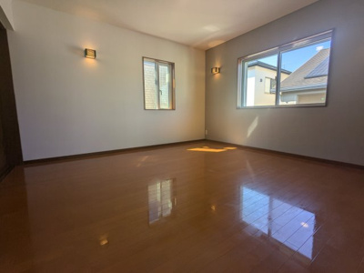 【洋室】 | 緑町２丁目　中古戸建 | 洋室約9.5帖