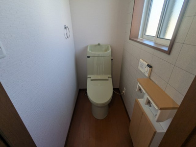 【トイレ】 | 緑町２丁目　中古戸建 | 2階　トイレ