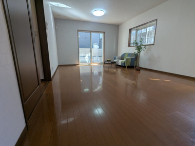 【居間・リビング】 | 緑町２丁目　中古戸建 | LDK約19.1帖