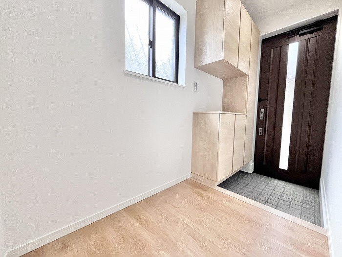 川口市長蔵3丁目　中古戸建の玄関