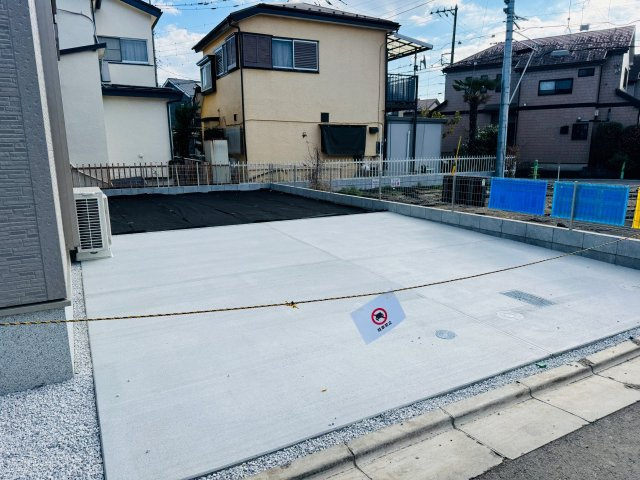 八王子市　川口町　新築一戸建て　２３ー３期の駐車場|～並列2台駐車可能カースペース～