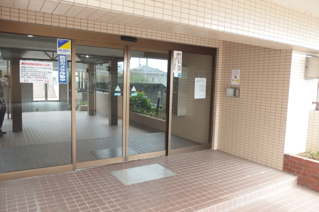 ユートピア小豆坂壱番館　のエントランス