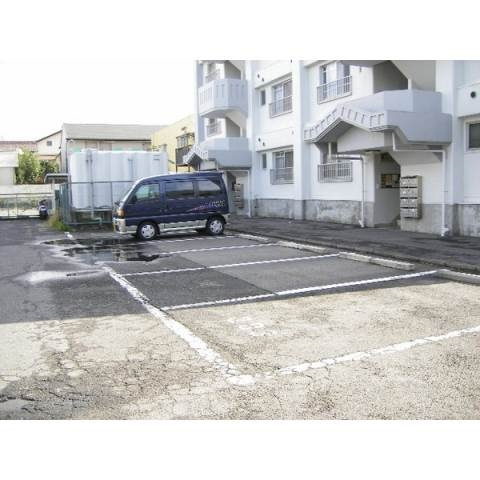 緑ヶ丘マンションの駐車場