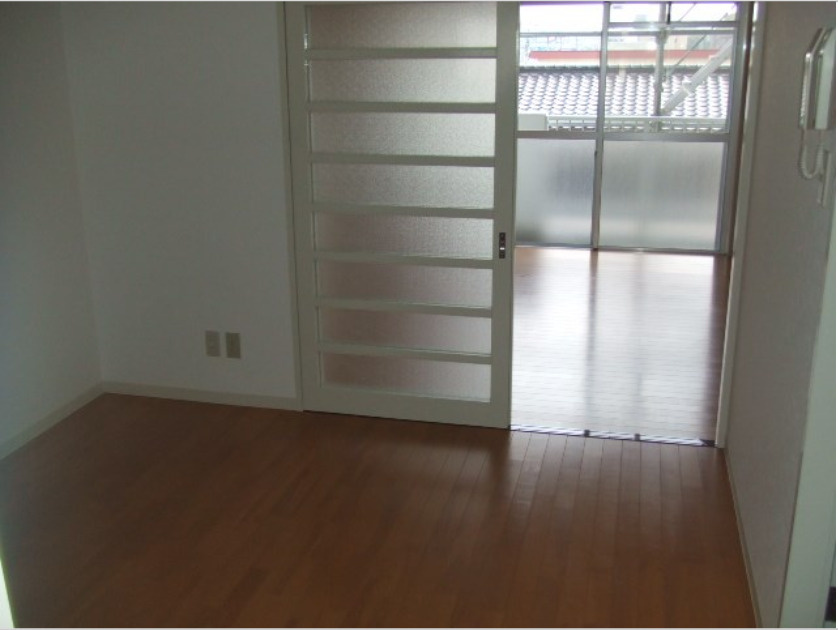 諏訪野ビルの居間・リビング|こちらの居間で趣味の時間をお楽しみください