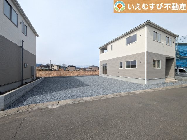 Cradle garden　寄居町赤浜第6の駐車場|2台以上駐車可能なスペース完備
広々とした砂利敷きスペース。駐車するだけでなくBBQやプールも楽しめそう♪