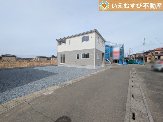 Cradle garden　寄居町赤浜第6の前面道路含む現地写真|充分な広さの4ｍ前面道路
間口が広くお車の出し入れも問題なく行えるスペースが確保されています♪