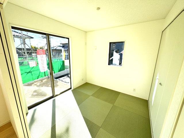 クレイドルガーデン前橋市粕川町新屋第２　２号棟の和室|1階和室4.5帖です。い草香る和室はくつろぎスペースに最適ですよ♪