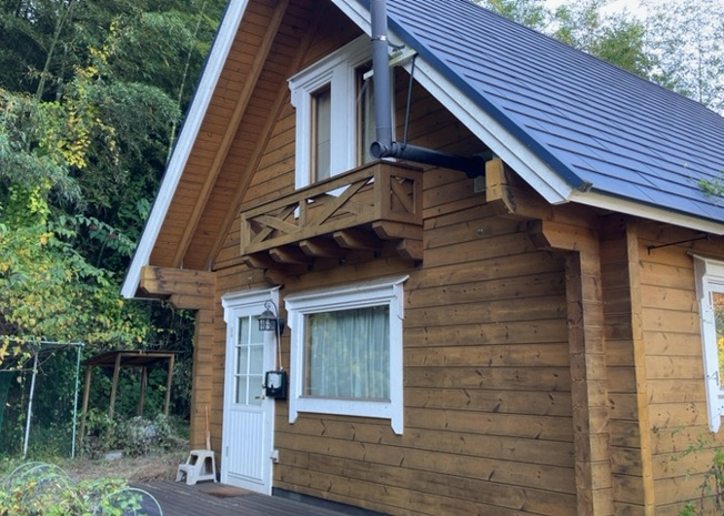 【外観】 | 木造住宅とは土台、壁、柱など建築物の強度を支える構造体の材に木が使用されている構造を指します。構造体は建物の自重を支えるだけではなく風圧や水圧、積裁荷重などあらゆる衝撃に耐えるための基礎です。