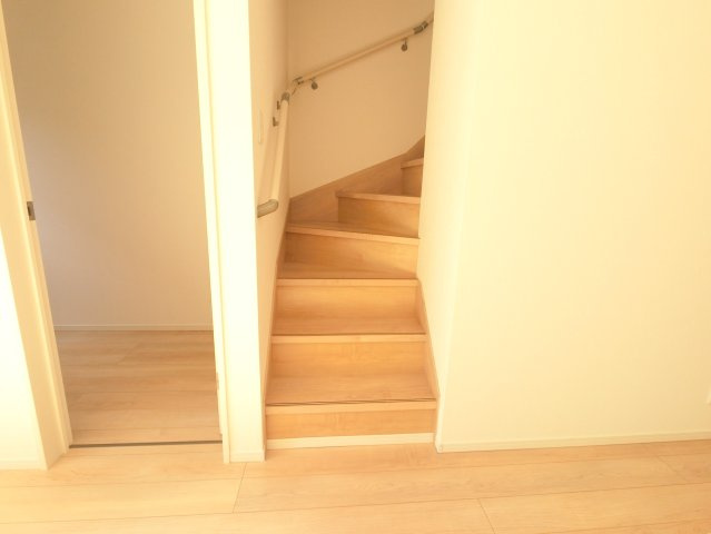 三養基郡基山町小倉第5　1号棟のその他|リビング階段です。