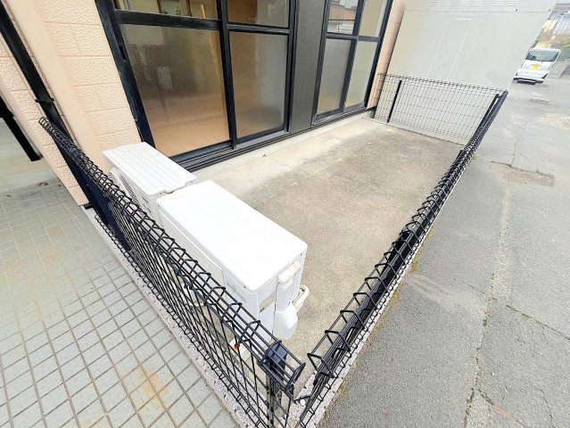 セトル・ヒロのバルコニー