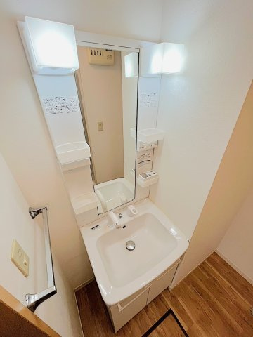 セトル・ヒロの独立洗面台