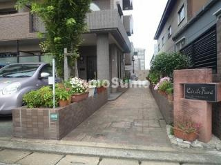 サークルフロントのエントランス