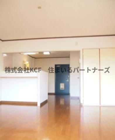 久留米市東合川３丁目の賃貸マンションの居間・リビング|こちらの居間で趣味の時間をお楽しみください