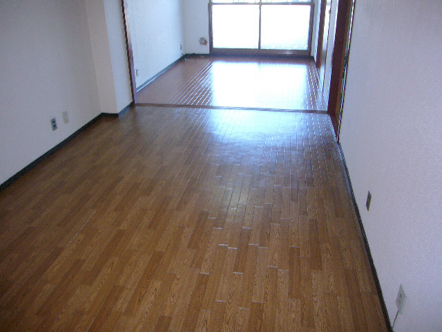 エーデルハイツの居間・リビング