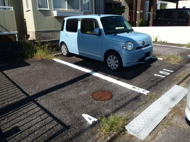 レジデンス東Ⅱの駐車場