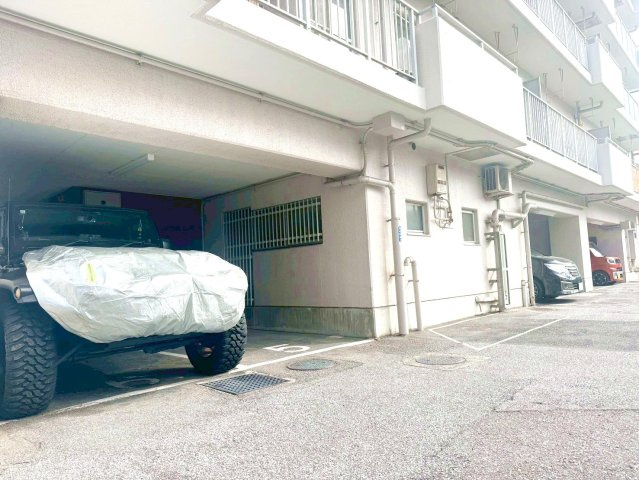グランドメゾン西新井の駐車場