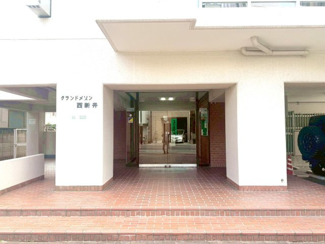 グランドメゾン西新井のエントランス