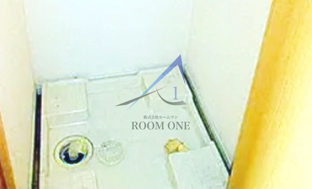 クローバーコート黒門町の設備|洗濯機置き場です。