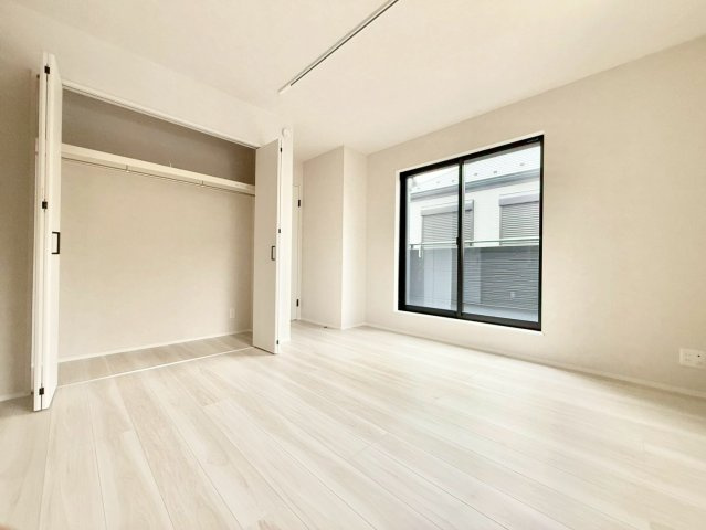 世田谷区喜多見4丁目　新築戸建　残1棟の洋室|全居室収納付きですので、お部屋を有効的に使うことが出来ます！

現地ご見学希望・資料請求などお気軽にお問い合わせ下さい！
03-5990-5201