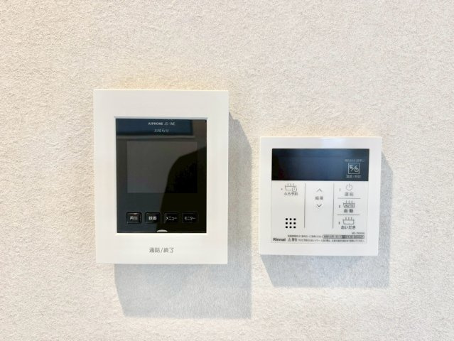 世田谷区喜多見4丁目　新築戸建　残1棟の防犯設備|来客時に便利な、モニター付きインターホン。

現地ご見学希望・資料請求などお気軽にお問い合わせ下さい！
03-5990-5201