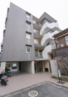 【外観】 | ブライズ中野中央 | 鉄筋コンクリート造のがっちりとした建物。