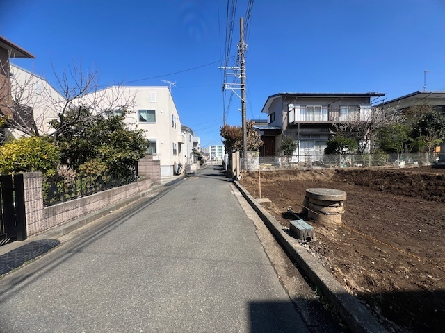 茅ヶ崎市高田3丁目　建築条件なし　売地の前面道路含む現地写真|前面道路の様子です◇