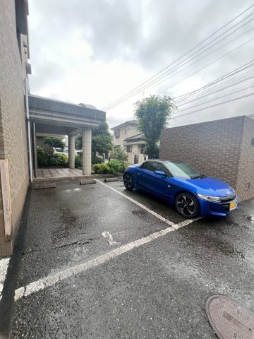 コスモコートの駐車場