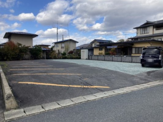 エコー駐車場の外観