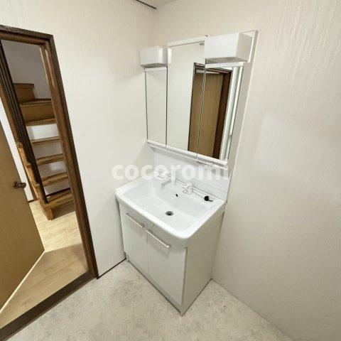 宮前町車庫付き　戸建ての洗面所