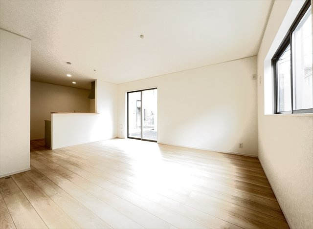 【居間・リビング】 | 朝霞市宮戸3丁目　新築一戸建住宅　全16棟　(志木本店) | 独立型のLDKはエアコンの効率が良く、省エネにもつながります。