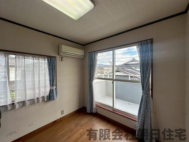 【洋室】 | 西川津町中古戸建兼店舗事務所 | 明るい洋室です