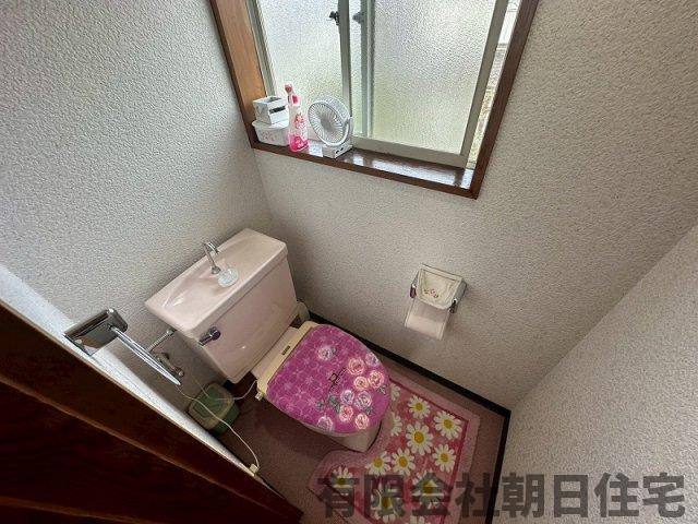 【トイレ】 | 西川津町中古戸建兼店舗事務所 | 清潔感のあるトイレです