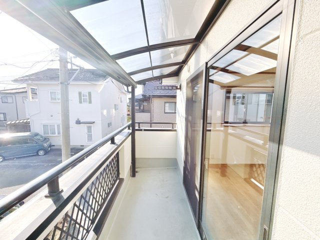【中古戸建】前橋市箱田町のバルコニー|■バルコニー｜あたたかな陽のひかりを浴びることのできるバルコニー。お洗濯物やお布団を干せば、家族みんなが気持ちよく暮らすことができます(*^^*)