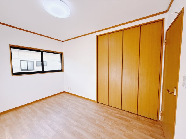 【中古戸建】前橋市箱田町の洋室|■2階洋室｜子供部屋のメリットは「自立心を養うことができる」「自分で整理整頓できるようになる」そして、お子様が成長した際には「プライバシーを確保できる」といい事だらけ♪