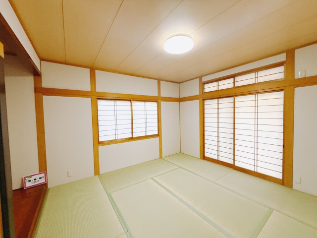 【中古戸建】前橋市箱田町の和室|■1階和室｜和室を書斎にしたり、冬にはコタツを敷いて家族みんなで年越しをするのもいいですね。家族みんなのお気に入りの空間になります♪