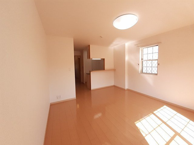 シャトレⅤの居間・リビング|明るい室内です