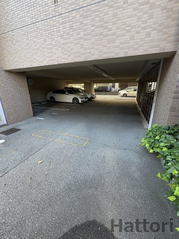 プルミエールメゾン江坂の駐車場