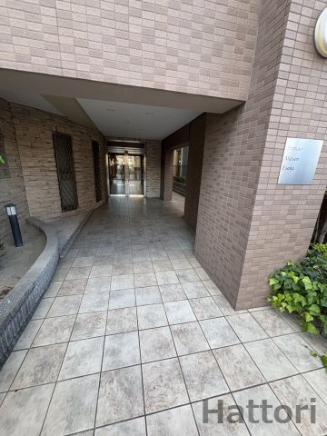 プルミエールメゾン江坂のエントランス