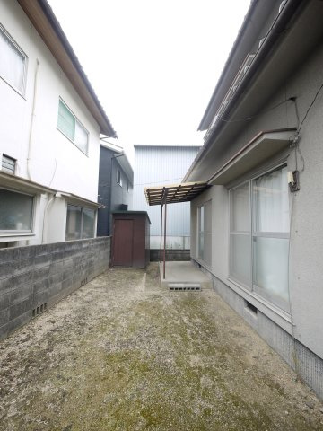 高柳西町貸家の庭