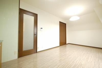 フレンズ東古松の洋室