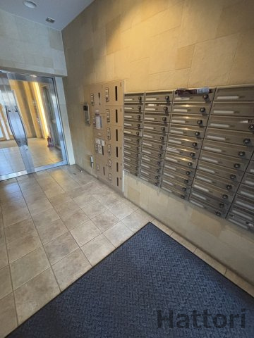 プルミエールメゾン江坂のロビー