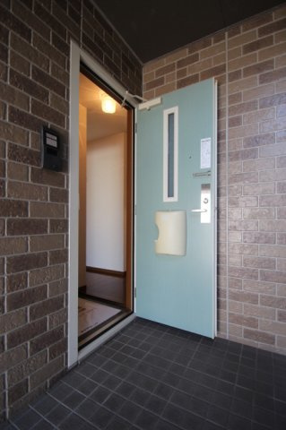 リビングタウン旭川　E棟の玄関