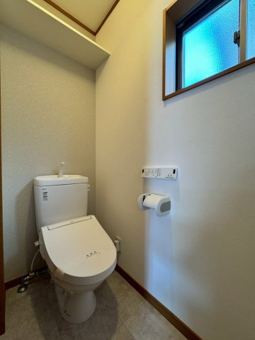 寝屋川市田井町のトイレ|温水洗浄便座付きトイレ。2か所ございます！