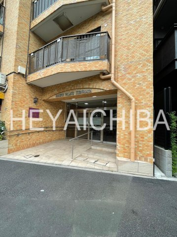 パシフィックパレス池の端のエントランス