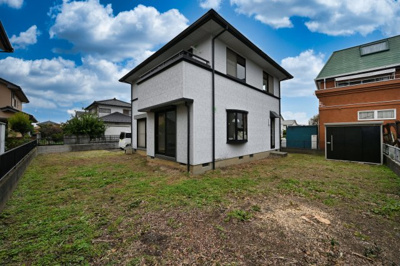 【外観】 | 太田市新田上江田町　中古住宅 | ひろびろとしたお庭はキャッチボールができる広さがあり、BBQも楽しめます♪