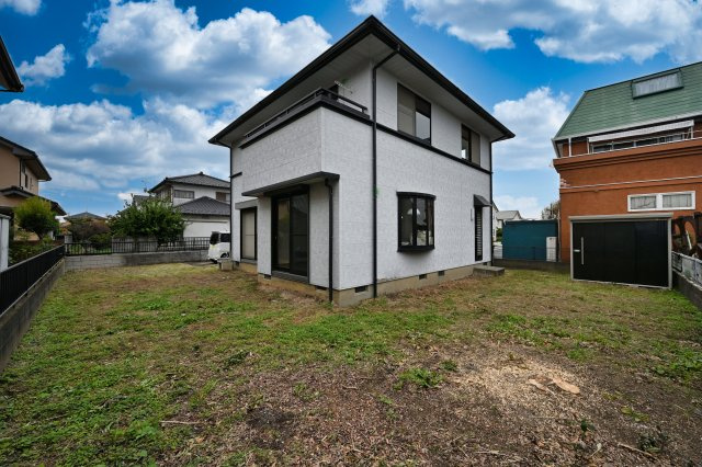 【外観】 | 太田市新田上江田町　中古住宅 | ひろびろとしたお庭はキャッチボールができる広さがあり、BBQも楽しめます♪