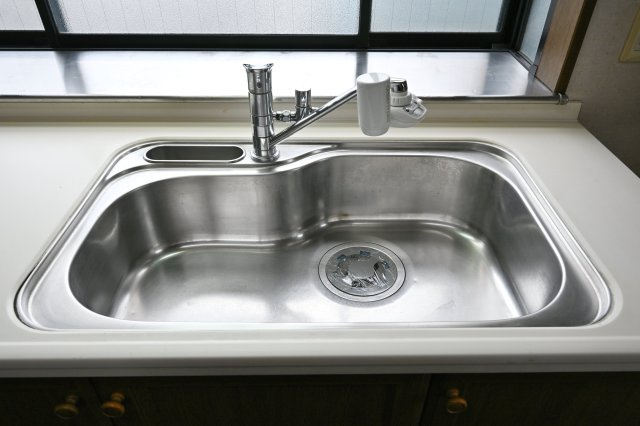 【キッチン】 | 太田市新田上江田町　中古住宅 | システムキッチンは女性目線で設計されており、シンクも広く使いやすい設計です♪