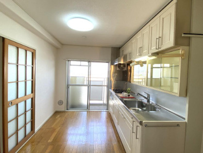 明石大窪住宅4号棟の居間・リビング