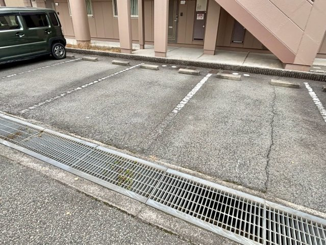 ミィーティアの駐車場