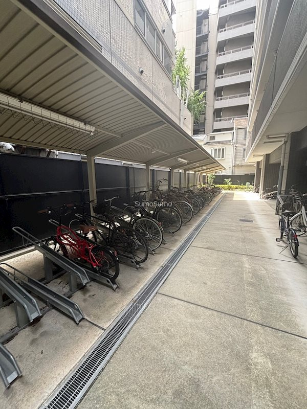 レジュールアッシュ中之島SOUTHの駐車場